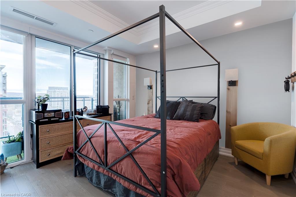1102-2060 Lakeshore Road, Burlington, ON - Indoor Photo Showing Bedroom