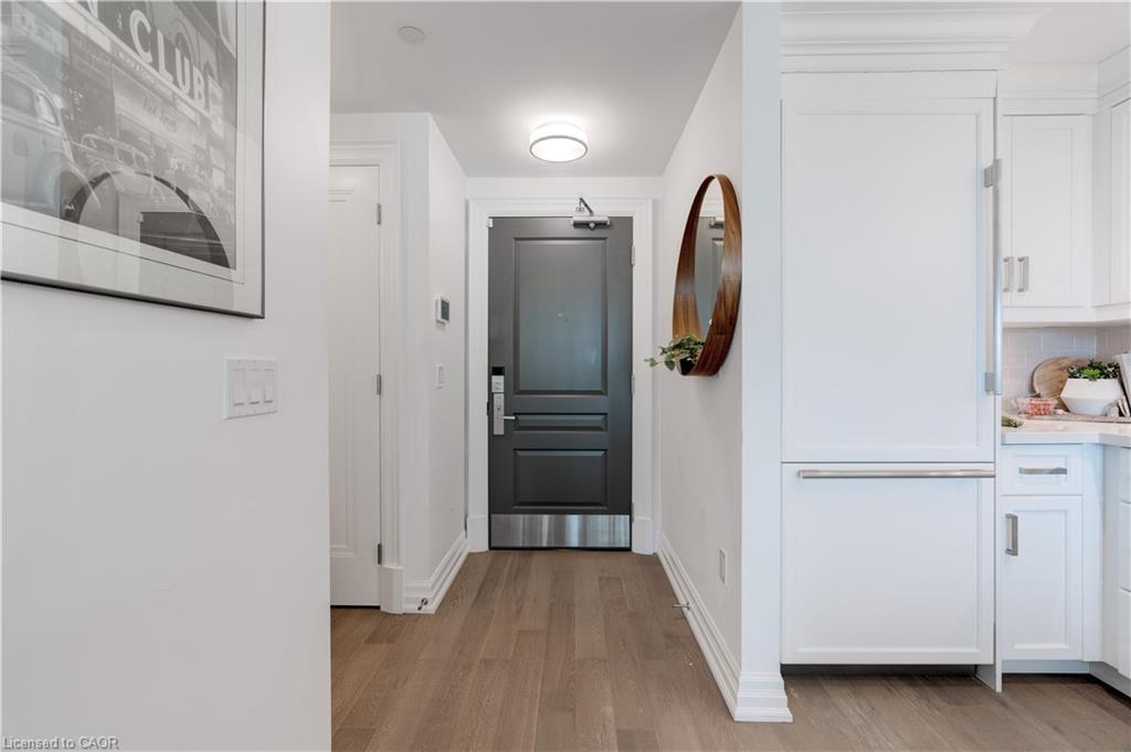 1102-2060 Lakeshore Road, Burlington, ON - Indoor Photo Showing Other Room