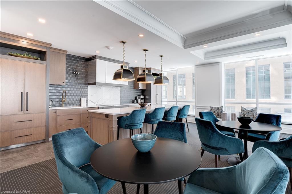 1102-2060 Lakeshore Road, Burlington, ON - Indoor