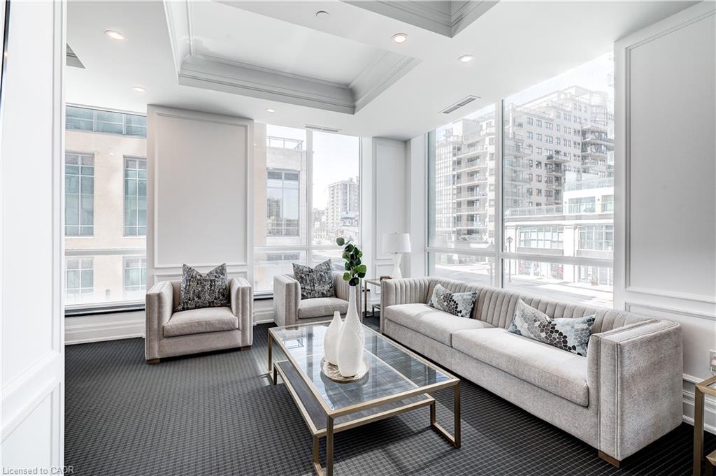 1102-2060 Lakeshore Road, Burlington, ON - Indoor Photo Showing Living Room