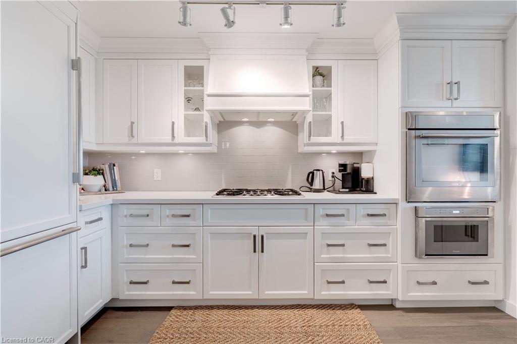 1102-2060 Lakeshore Road, Burlington, ON - Indoor Photo Showing Kitchen With Upgraded Kitchen