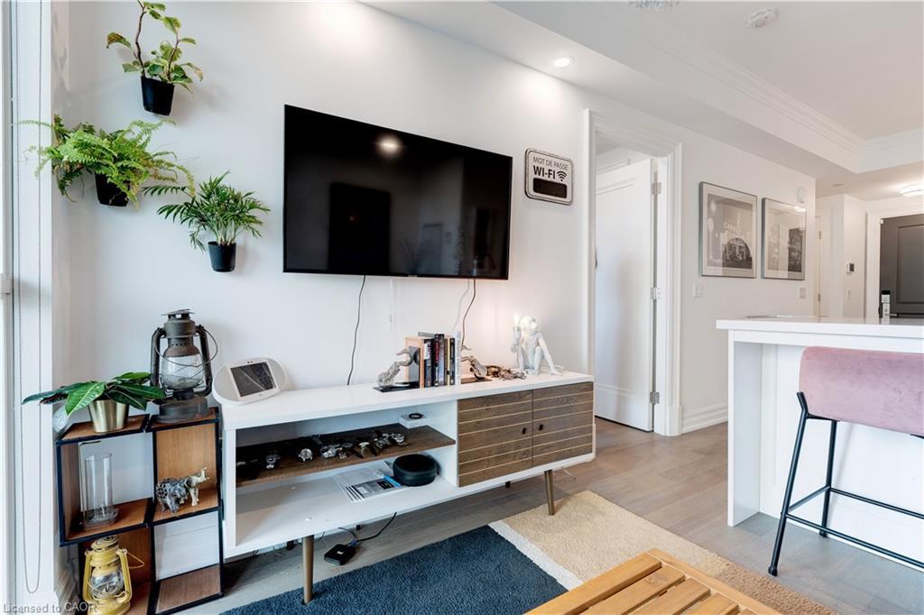 1102-2060 Lakeshore Road, Burlington, ON - Indoor