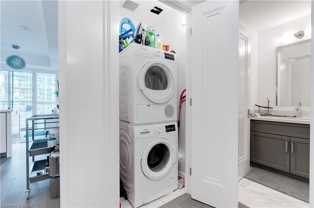 1102-2060 Lakeshore Road, Burlington, ON - Indoor Photo Showing Laundry Room