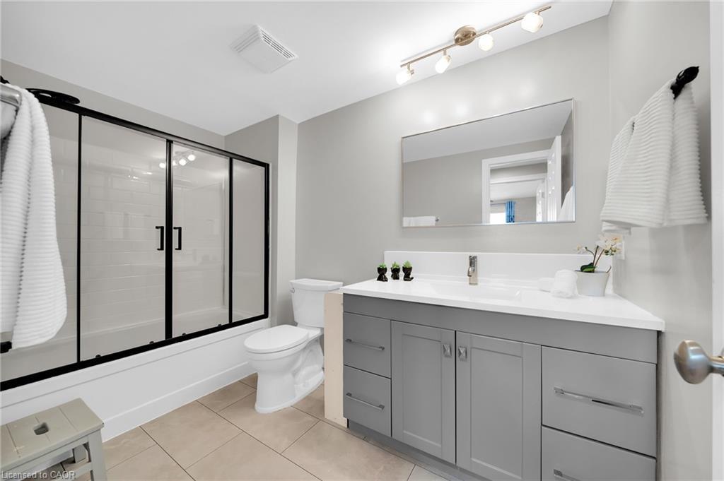 43 Elma Street, St. Catharines, ON - Indoor Photo Showing Bathroom