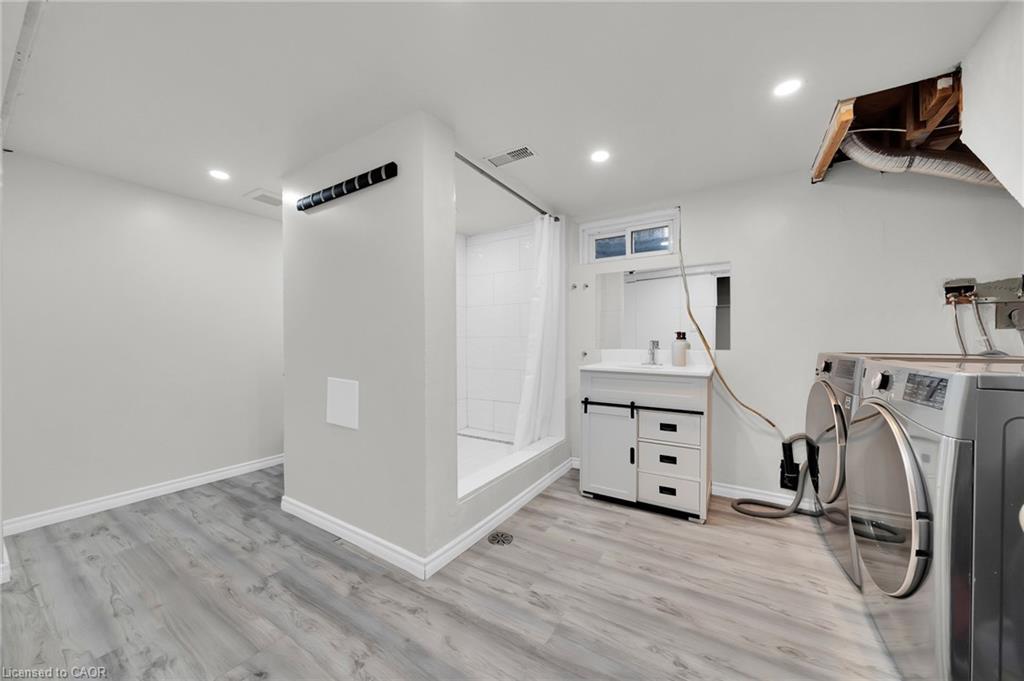 43 Elma Street, St. Catharines, ON - Indoor Photo Showing Laundry Room