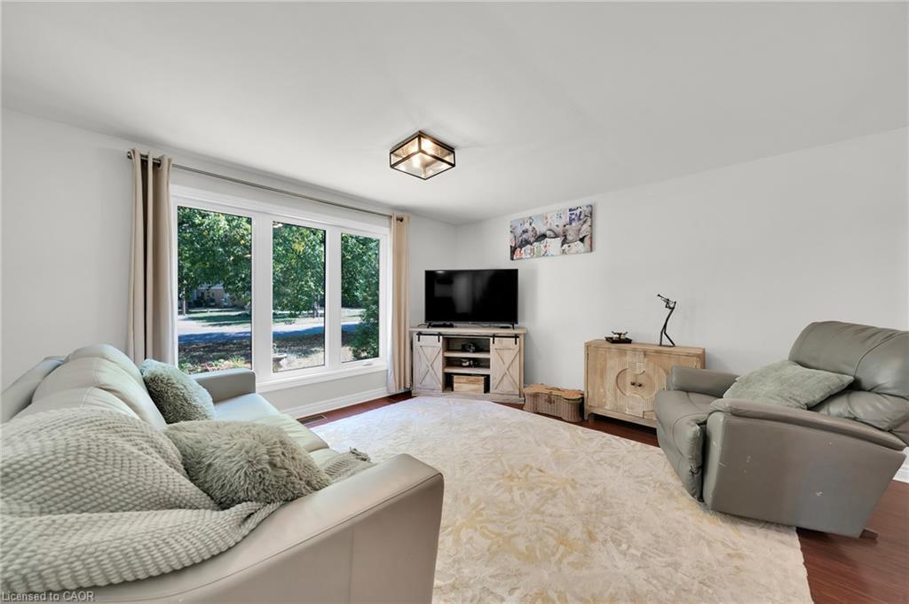 43 Elma Street, St. Catharines, ON - Indoor Photo Showing Living Room