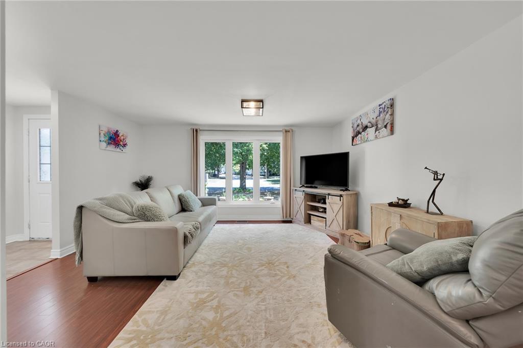 43 Elma Street, St. Catharines, ON - Indoor Photo Showing Living Room