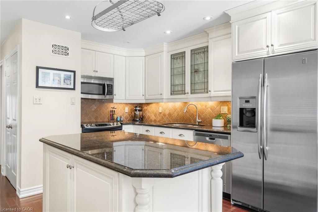 78-2205 South Millway, Mississauga, ON - Indoor Photo Showing Kitchen