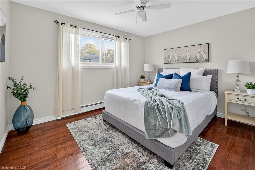 15 Grand Avenue, Grimsby, ON - Indoor Photo Showing Bedroom
