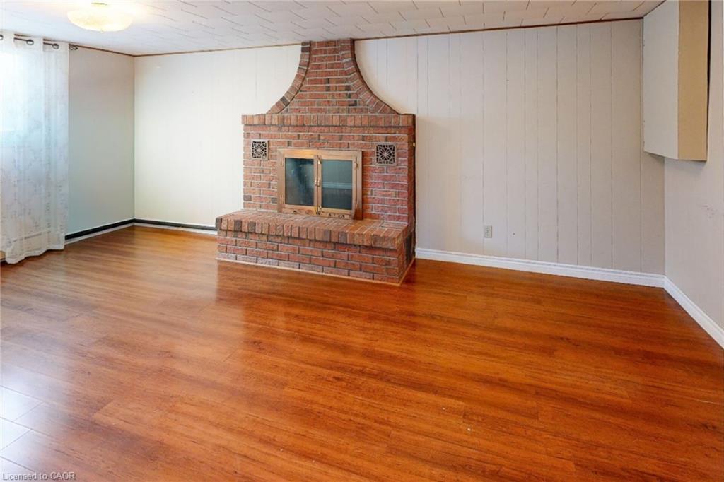 15 Grand Avenue, Grimsby, ON - Indoor With Fireplace