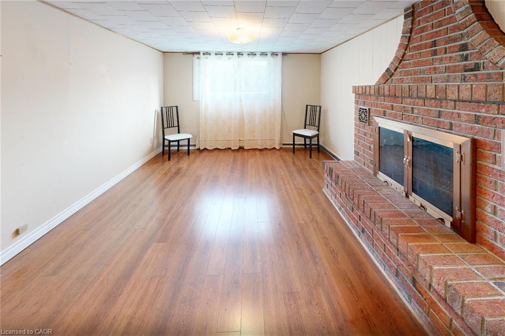 15 Grand Avenue, Grimsby, ON - Indoor With Fireplace