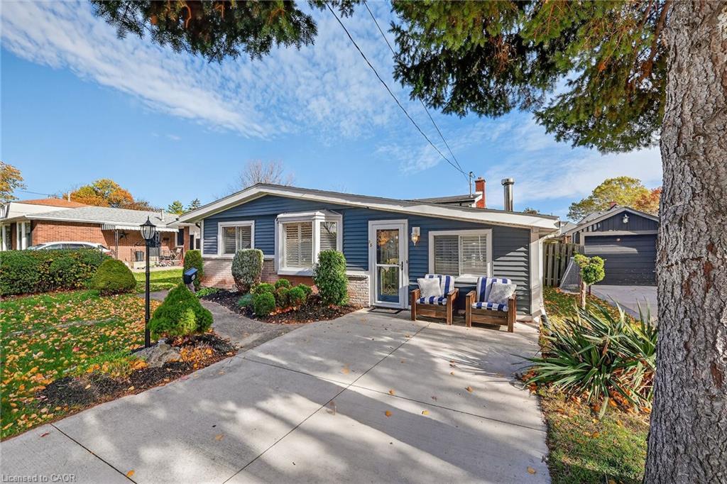 15 Grand Avenue, Grimsby, ON - Outdoor With Facade