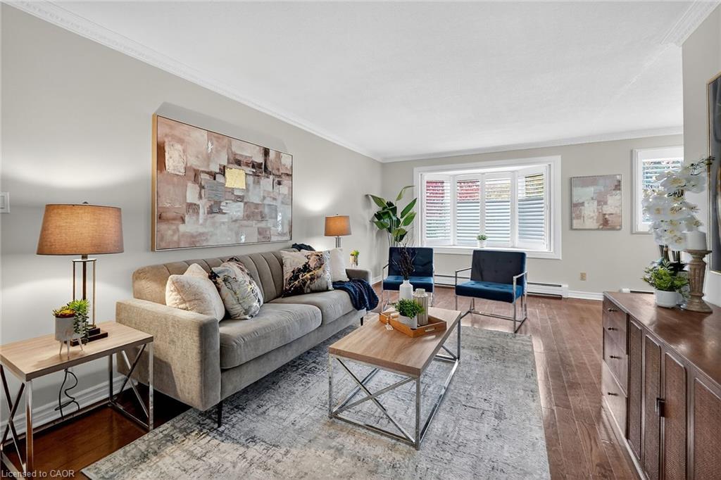 15 Grand Avenue, Grimsby, ON - Indoor Photo Showing Living Room