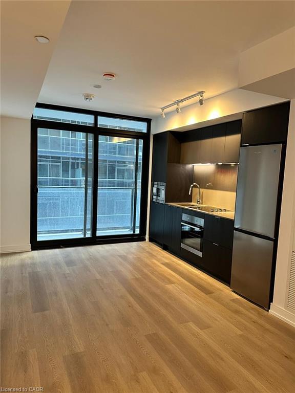 720-1 Jarvis Street, Hamilton, ON - Indoor Photo Showing Kitchen