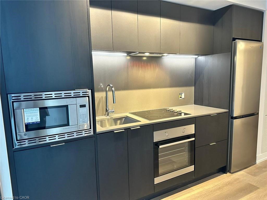 720-1 Jarvis Street, Hamilton, ON - Indoor Photo Showing Kitchen