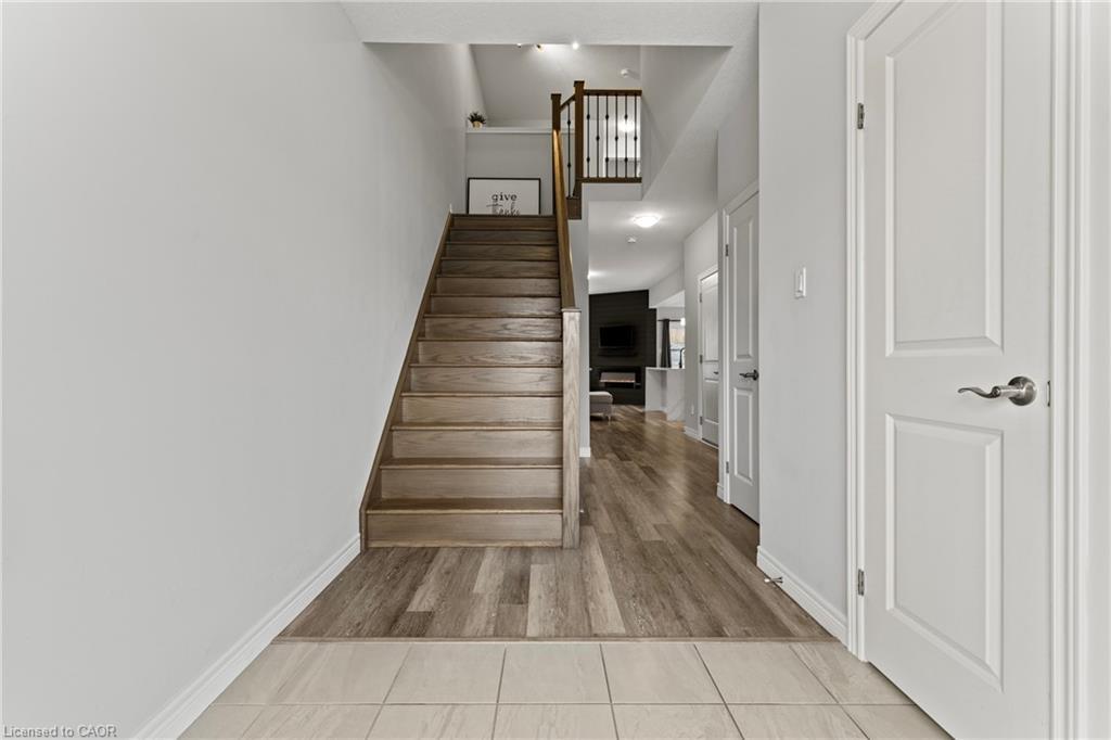 11 Dennis Drive, Smithville, ON - Indoor Photo Showing Other Room