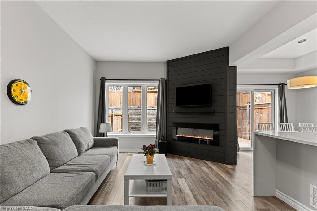 11 Dennis Drive, Smithville, ON - Indoor Photo Showing Living Room With Fireplace