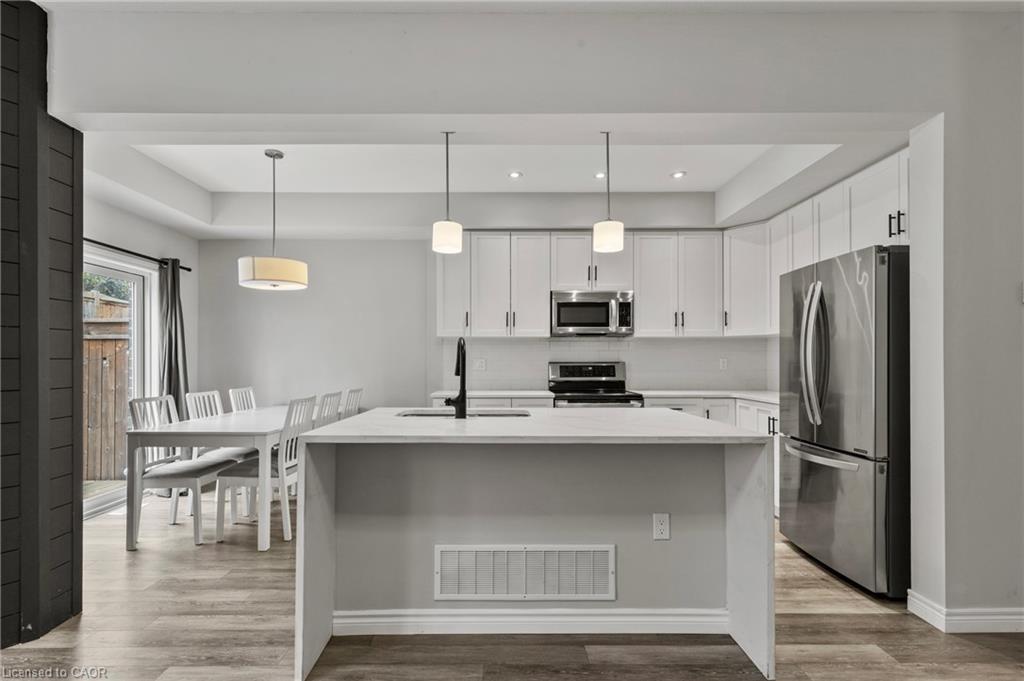 11 Dennis Drive, Smithville, ON - Indoor Photo Showing Kitchen With Stainless Steel Kitchen With Upgraded Kitchen
