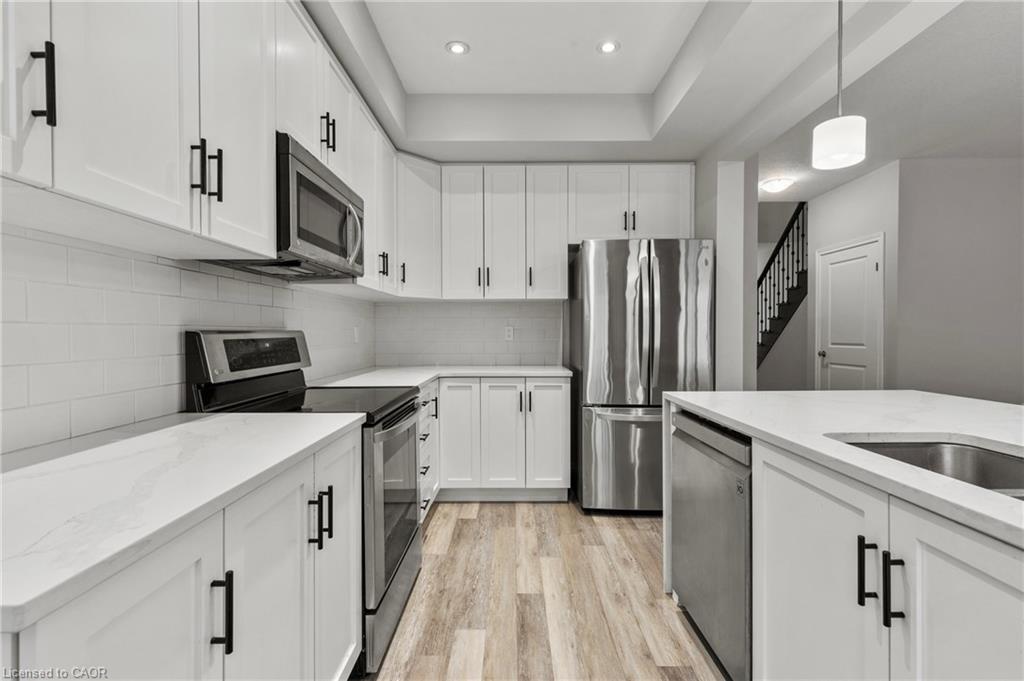 11 Dennis Drive, Smithville, ON - Indoor Photo Showing Kitchen With Stainless Steel Kitchen