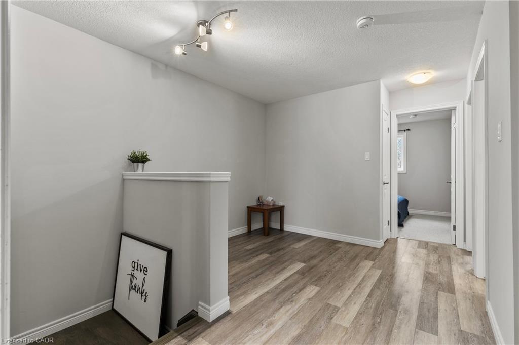 11 Dennis Drive, Smithville, ON - Indoor Photo Showing Other Room