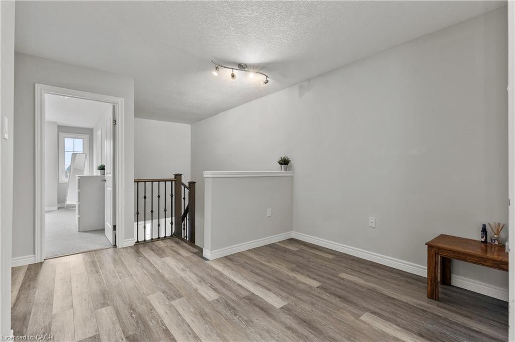 11 Dennis Drive, Smithville, ON - Indoor Photo Showing Other Room