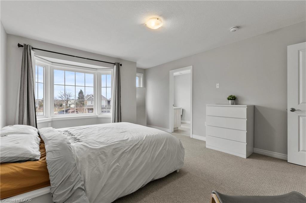 11 Dennis Drive, Smithville, ON - Indoor Photo Showing Bedroom