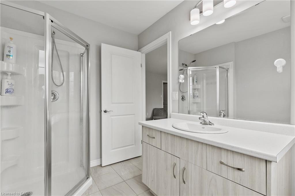 11 Dennis Drive, Smithville, ON - Indoor Photo Showing Bathroom