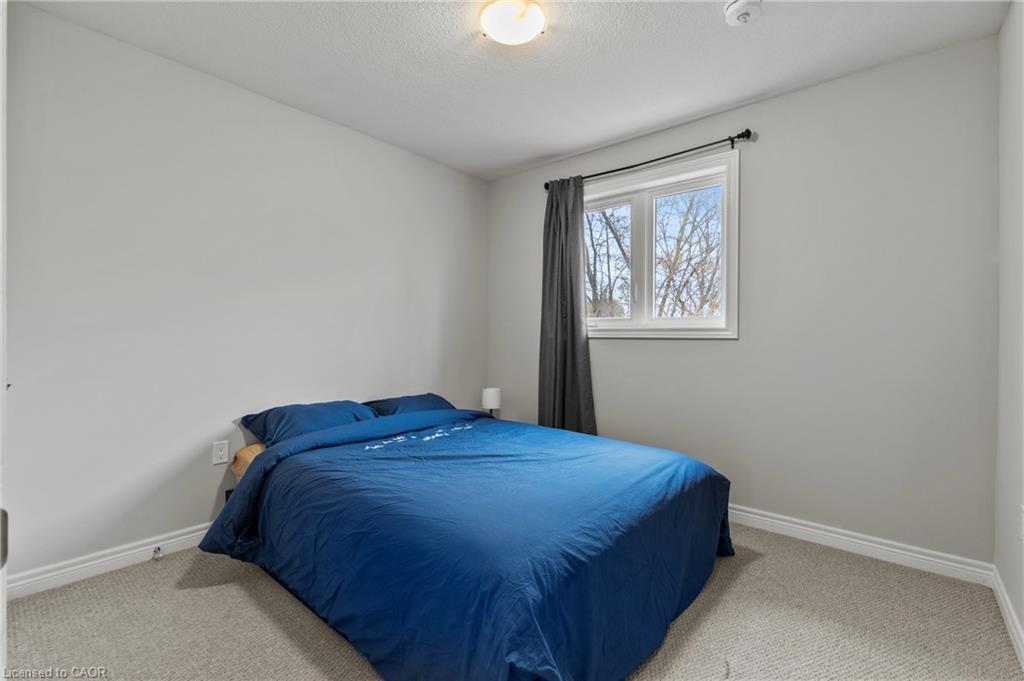 11 Dennis Drive, Smithville, ON - Indoor Photo Showing Bedroom