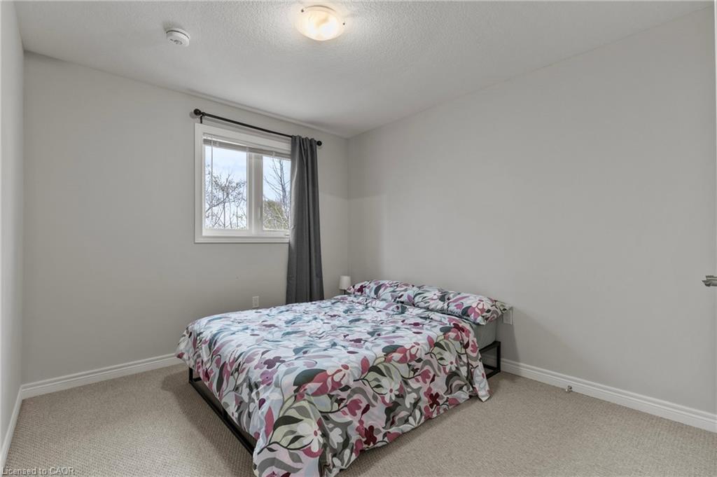 11 Dennis Drive, Smithville, ON - Indoor Photo Showing Bedroom