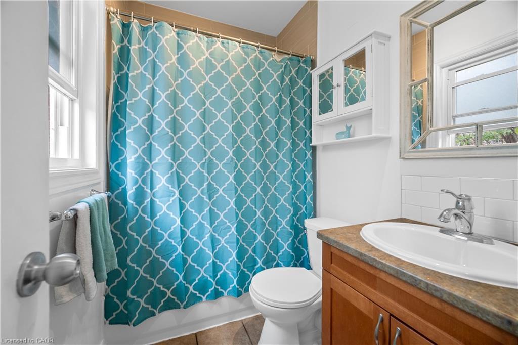 541 Courtland Avenue E, Kitchener, ON - Indoor Photo Showing Bathroom