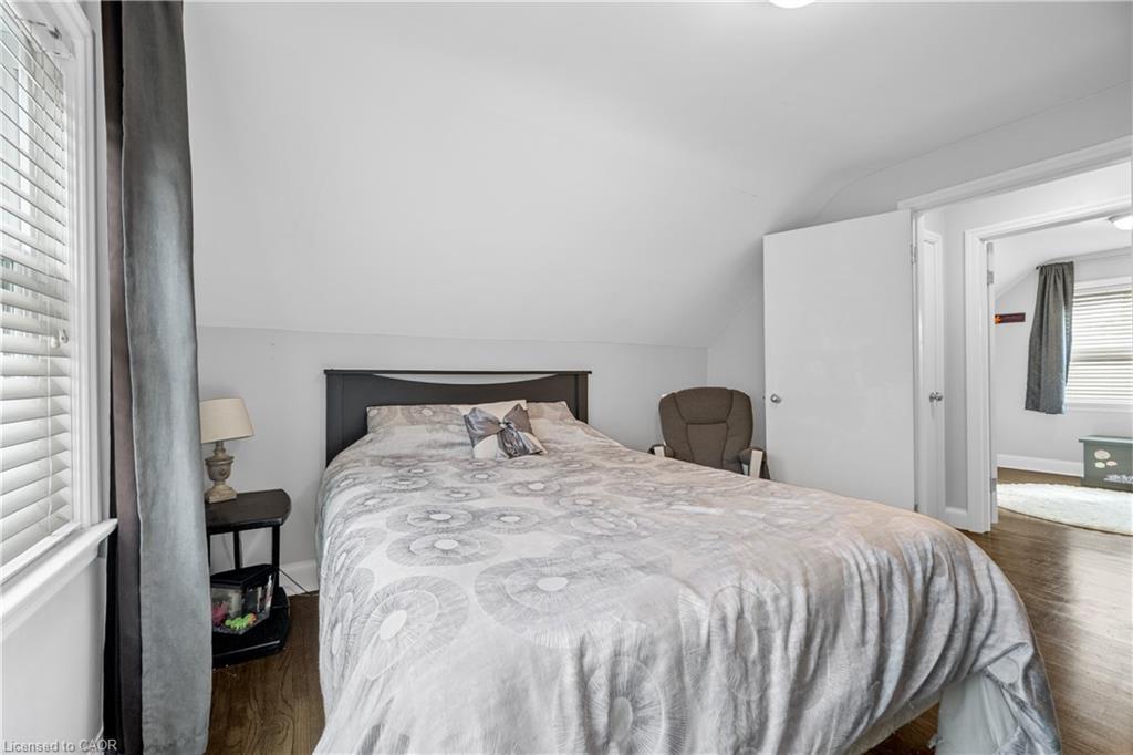 541 Courtland Avenue E, Kitchener, ON - Indoor Photo Showing Bedroom