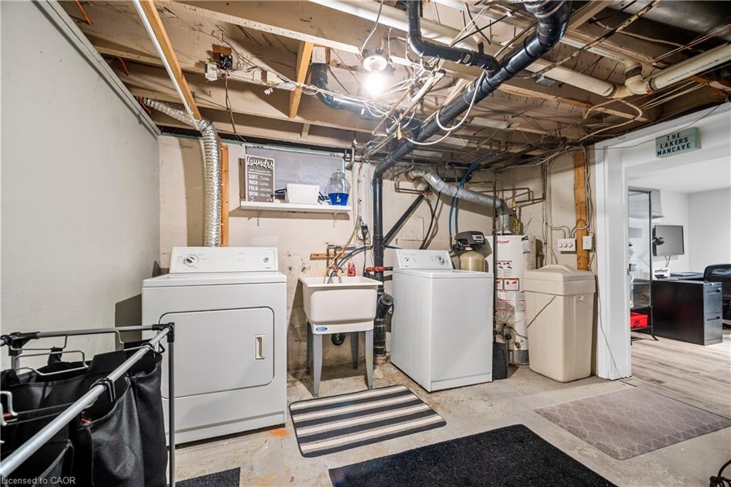 541 Courtland Avenue E, Kitchener, ON - Indoor Photo Showing Laundry Room
