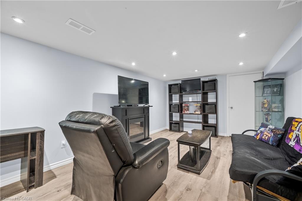 541 Courtland Avenue E, Kitchener, ON - Indoor