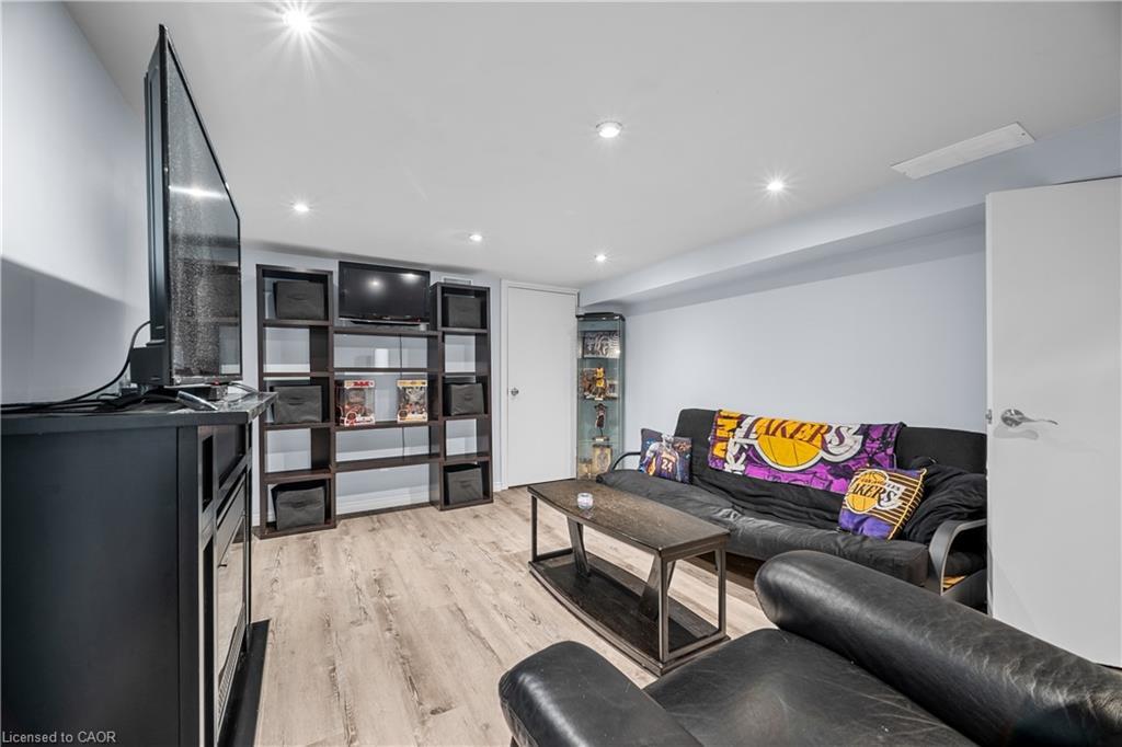 541 Courtland Avenue E, Kitchener, ON - Indoor