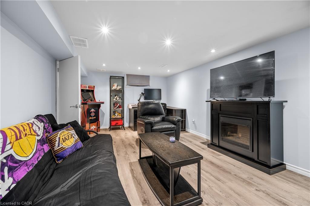 541 Courtland Avenue E, Kitchener, ON - Indoor Photo Showing Living Room With Fireplace