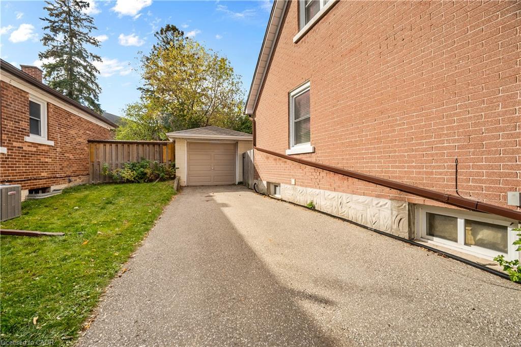 541 Courtland Avenue E, Kitchener, ON - Outdoor With Exterior