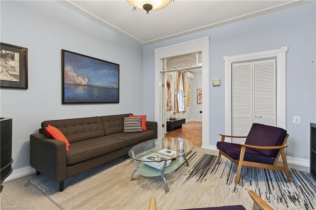 292 John Street N, Hamilton, ON - Indoor Photo Showing Living Room