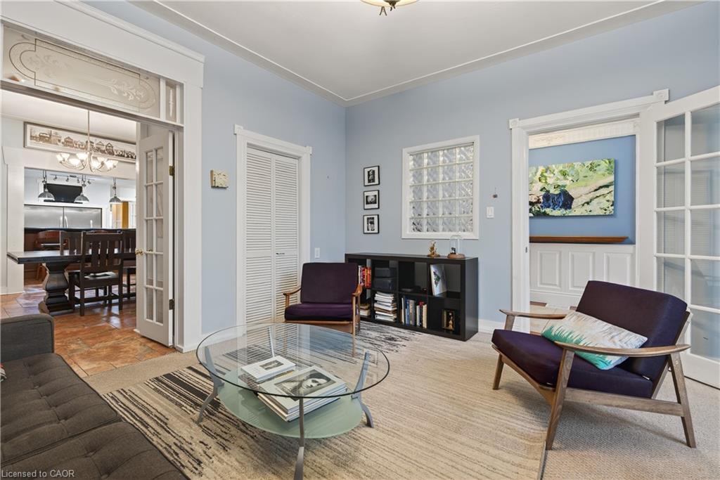 292 John Street N, Hamilton, ON - Indoor Photo Showing Living Room