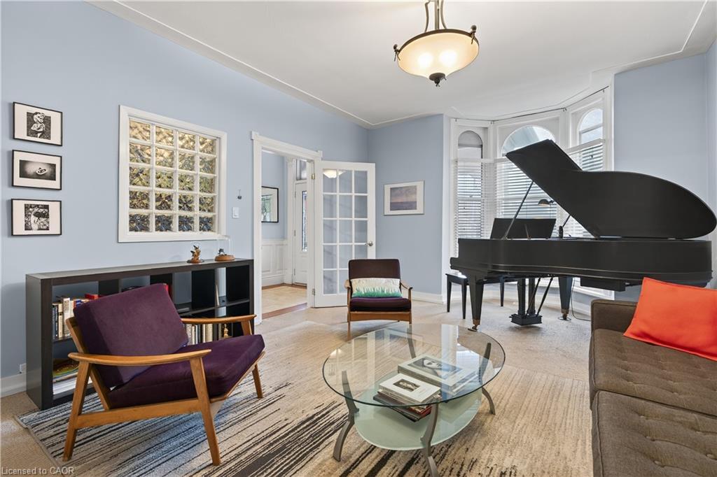 292 John Street N, Hamilton, ON - Indoor Photo Showing Living Room