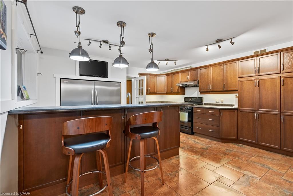 292 John Street N, Hamilton, ON - Indoor Photo Showing Kitchen