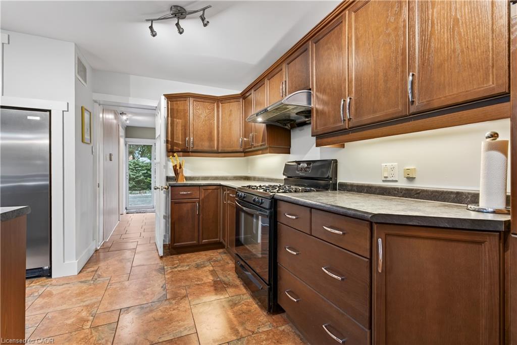 292 John Street N, Hamilton, ON - Indoor Photo Showing Kitchen