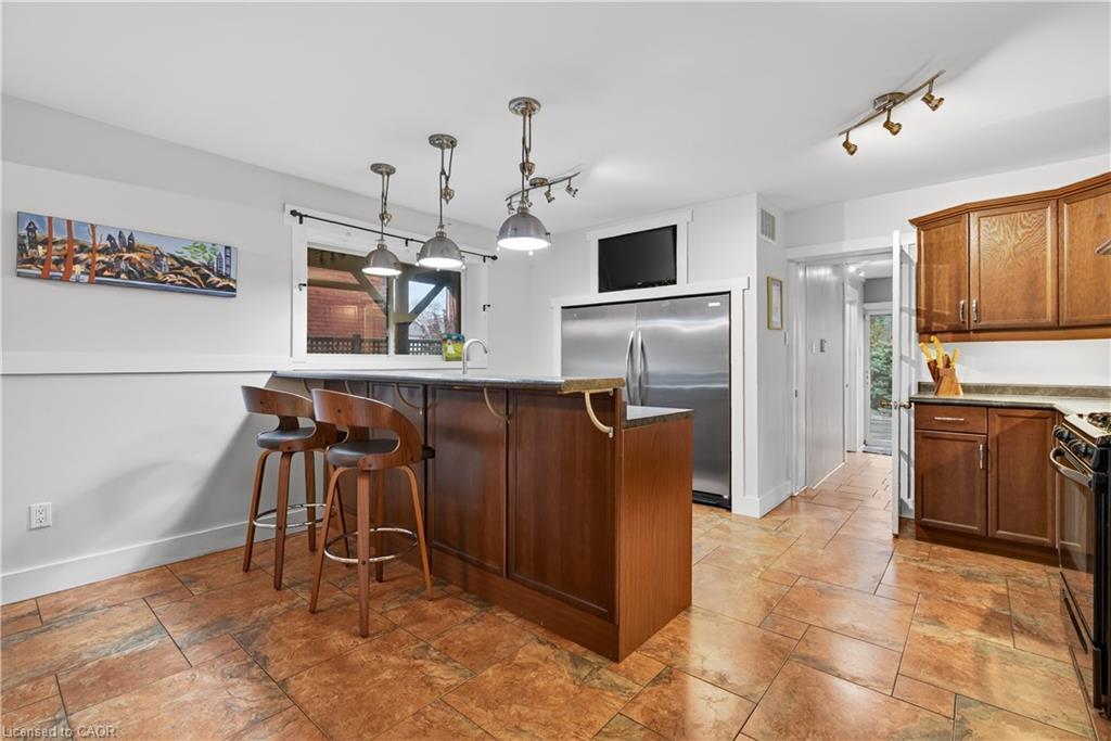 292 John Street N, Hamilton, ON - Indoor Photo Showing Kitchen With Stainless Steel Kitchen