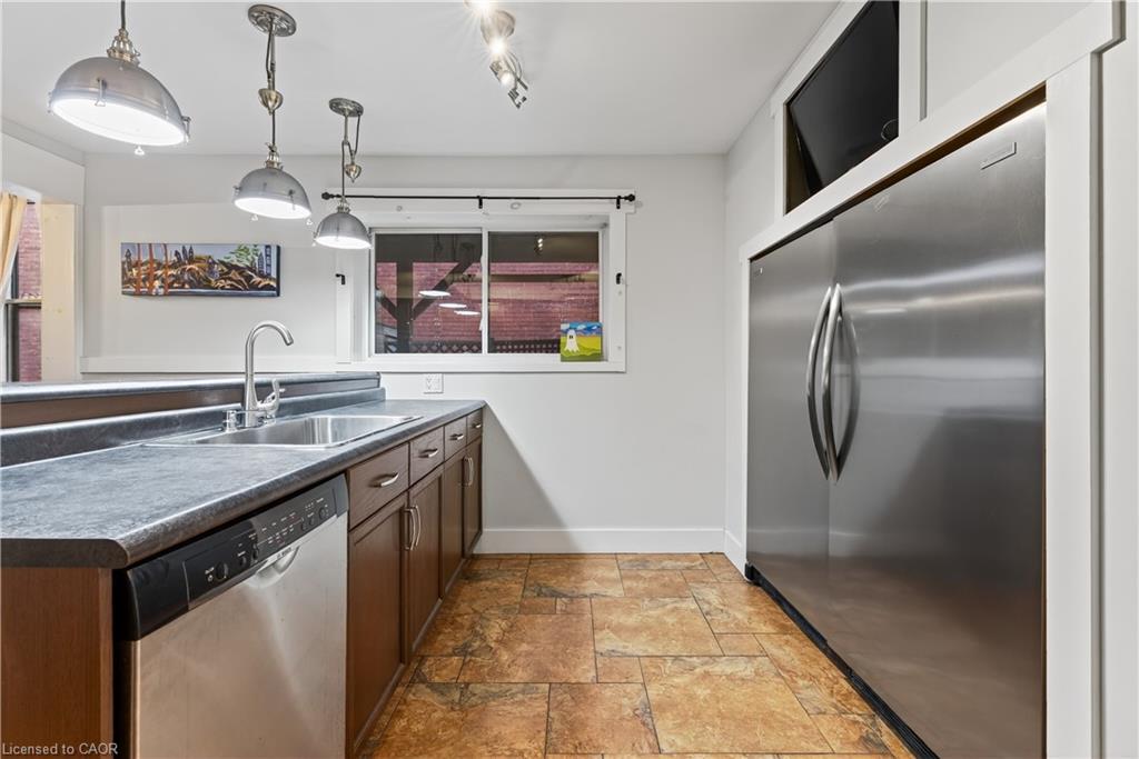 292 John Street N, Hamilton, ON - Indoor Photo Showing Kitchen