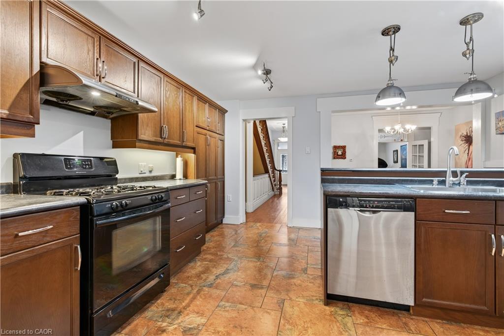 292 John Street N, Hamilton, ON - Indoor Photo Showing Kitchen