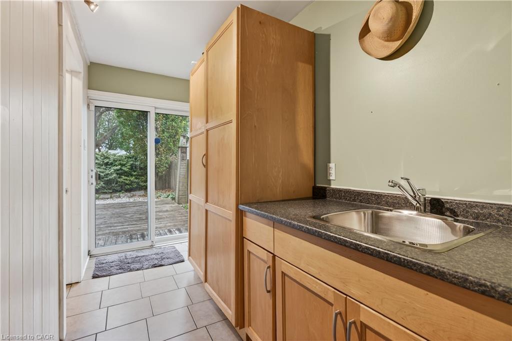292 John Street N, Hamilton, ON - Indoor Photo Showing Kitchen