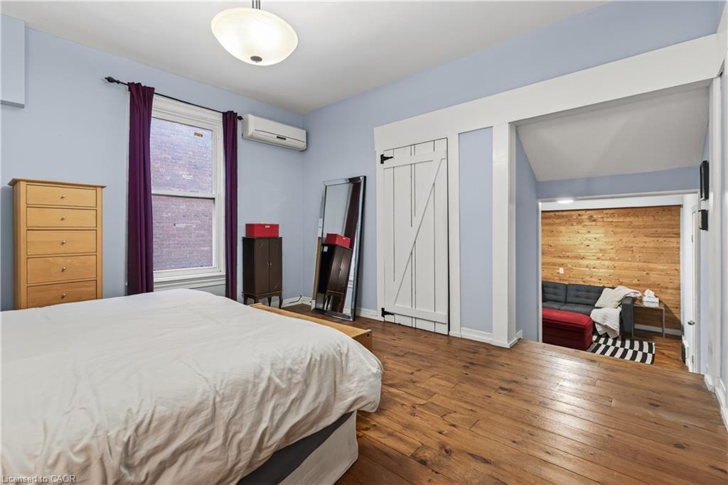 292 John Street N, Hamilton, ON - Indoor Photo Showing Bedroom