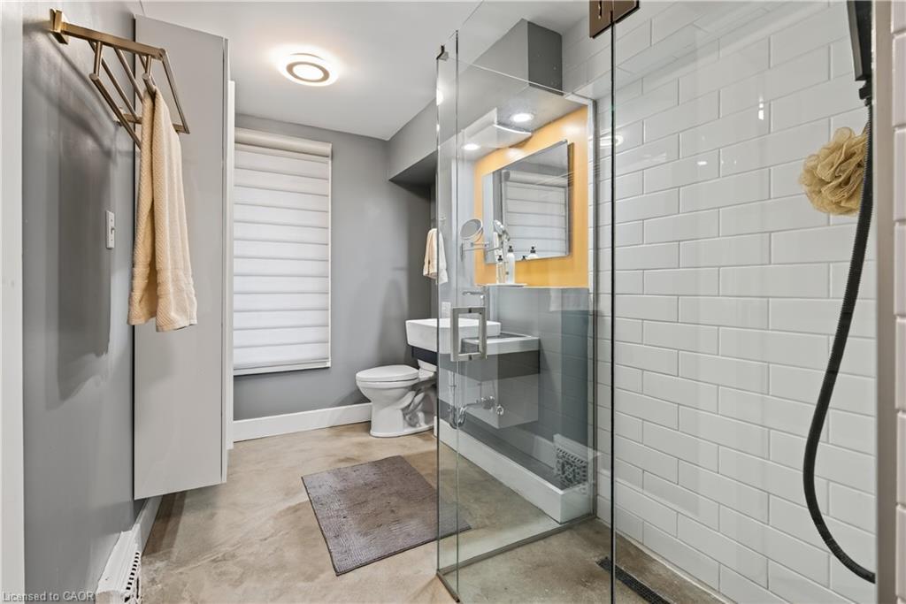 292 John Street N, Hamilton, ON - Indoor Photo Showing Bathroom