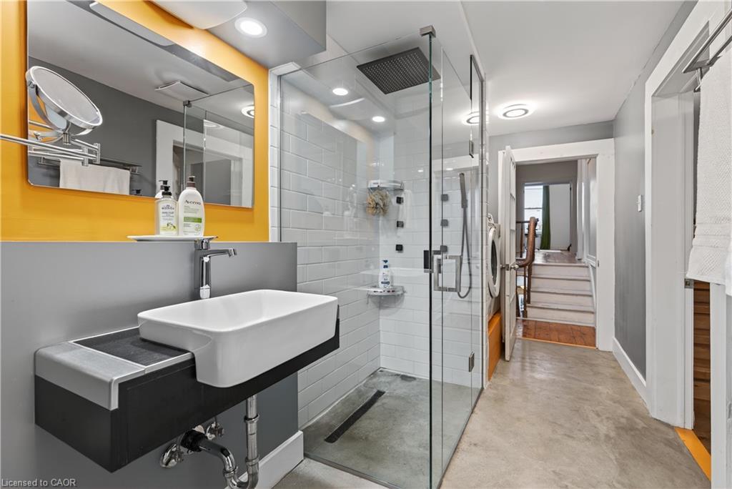 292 John Street N, Hamilton, ON - Indoor Photo Showing Other Room