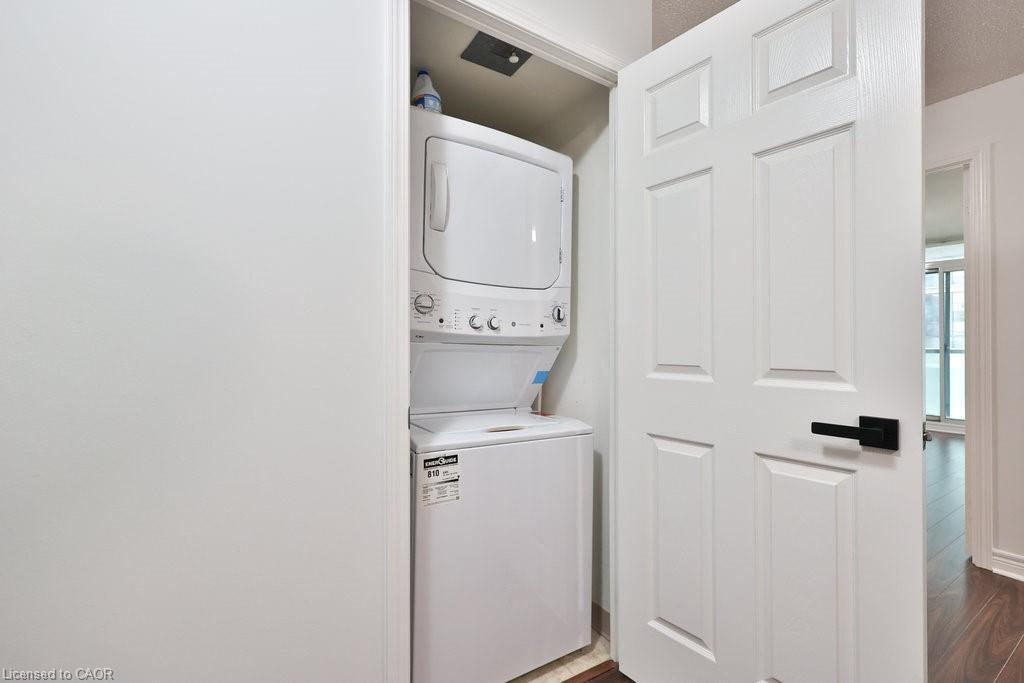 708-30 Grand Trunk Crescent, Toronto, ON - Indoor Photo Showing Laundry Room