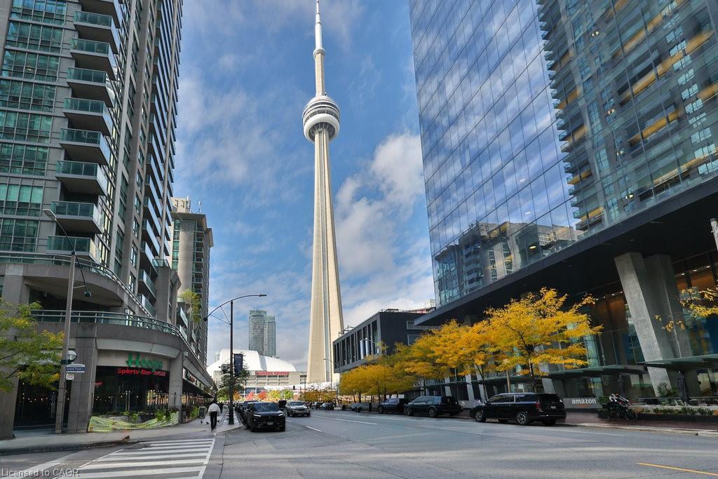 708-30 Grand Trunk Crescent, Toronto, ON - Outdoor With Balcony